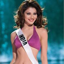 মিস ইউনিভার্স হওয়ার সময়ের পুরনো ছবি শেয়ার করলেন ঊর্বশী রাউতেলা