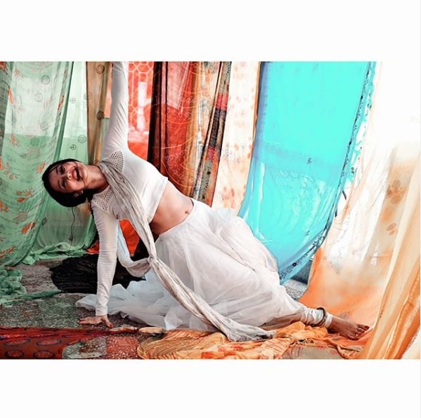 Monami Ghosh dance video 'তাল সে তাল মিলা'-র ছন্দে বৃষ্টিতে ভিজে নাচ মনামীর! দেখেছেন সেই ভিডিও?