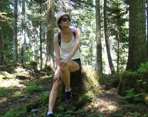 এই ছবিগুলি শেয়ার করে নায়িকা লেখেন, মেজর থ্রো-ব্যাক।