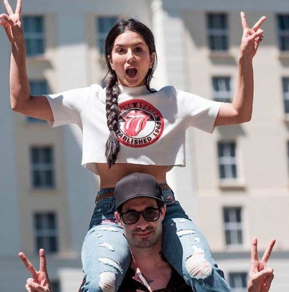 ২০১৭-তে সানি ও ড্যানিয়েল মহারাষ্ট্রের একটি গ্রামে তাঁদের প্রথম সন্তানকে দত্তক নেন। ২০১৮-তে স্যারোগেসি-র মাধ্যমে যমজ সন্তান নোহ ও অ্যাশের-এর জন্ম হয়। 