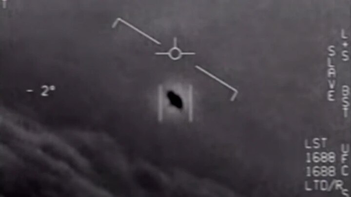 Look at that thing, dude- US releases UFO videos taken by Navy pilots ভিনগ্রহীদের মহাকাশযান? আমেরিকা প্রকাশ করল নেভি পাইলটদের তোলা ছবি