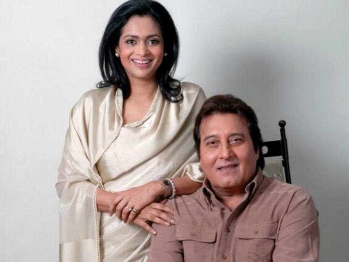 বাবা মাথায় বন্দুক ঠেকিয়েছিলেন! মৃত্যুর ৩ বছর পর জেনে নিন বিনোদ খন্না সম্পর্কে অজানা তথ্য বাবা মাথায় বন্দুক ঠেকিয়েছিলেন! মৃত্যুর ৩ বছর পর জেনে নিন বিনোদ খন্না সম্পর্কে অজানা তথ্য