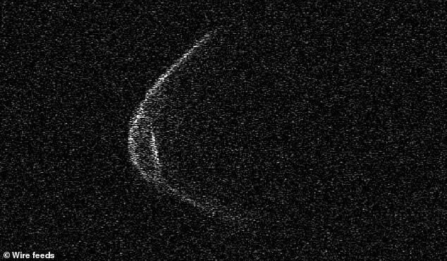 Giant Asteroid (52768) 1998 OR2 up to 2.5 miles wide and classed as potentially hazardous by NASA flies safely past Earth at a distance of 3.9 million miles পৃথিবী থেকে নিরাপদ দূরত্বেই বেরিয়ে গেল গ্রহাণু ১৯৯৮ ওআর২, ওতো মাস্ক পরে রয়েছে, রসিকতা বিজ্ঞানীদের
