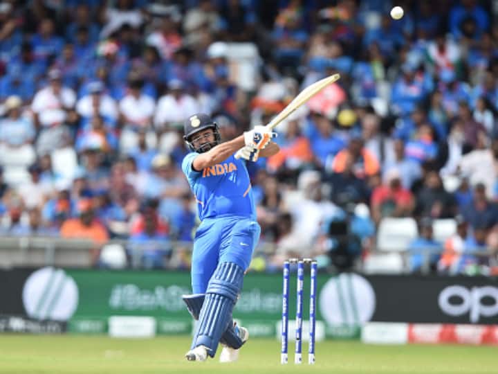 প্রথম ক্রিকেটার হিসেবে একটি বিশ্বকাপে পাঁচটি শতরানের রেকর্ড গড়েন রোহিত। 