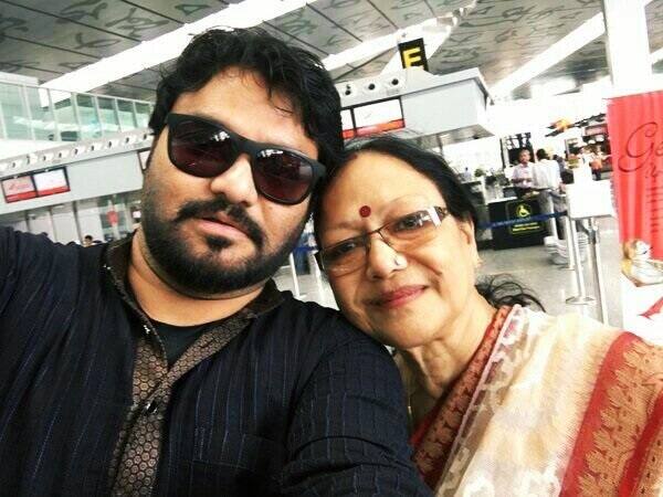 ভালোবাসা ও স্নেহের সমার্থক ‘মা’। মায়ের থেকেই ভালোবাসা ও স্নেহ করতে শিখি। বিশ্বের সকল মায়েদের জন্য আজকের দিনটি উৎসর্গ করছি। আন্তর্জাতিক মাতৃ দিবসে ট্যুইট বাবুল সুপ্রিয়র। 
