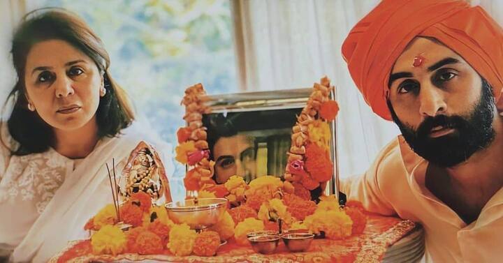 ফুল-মালায় ঢাকা পড়েছিল ঋষির ছবি।