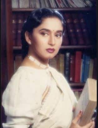 অভিনয় জগতে কখনওই নাকি আসতে চাননি মাধুরী। কিন্তু অভিনয়ে প্রবল সাফল্য পেয়েছিসেন তিনি। তিনিই একমাত্র অভিনেত্রী যিনি 