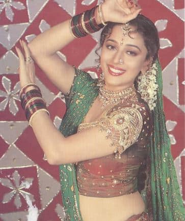 পন্ডিত বির্জু মহারাজের কাছে কত্থকের প্রশিক্ষণ নিয়েছিলেন মাধুরী। তাঁকে টিনসেল টাউনের সবচেয়ে ভালো নৃত্যশিল্পী বলা হয়।