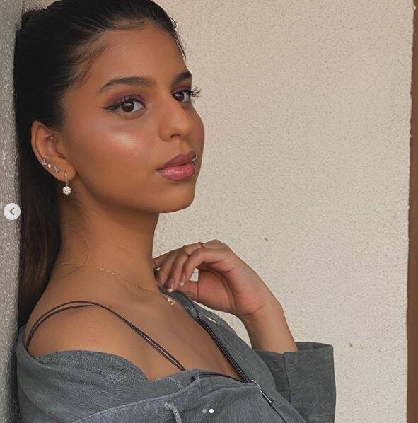 এর আগেও সোশ্যাল মিডিয়ায় সুহানার গ্ল্যামারাস ছবি সামনে এসেছে। আর তা দেখে সুহানার বলিউডে অভিষেক ঘিরেও জল্পনা ছড়িয়েছিল।