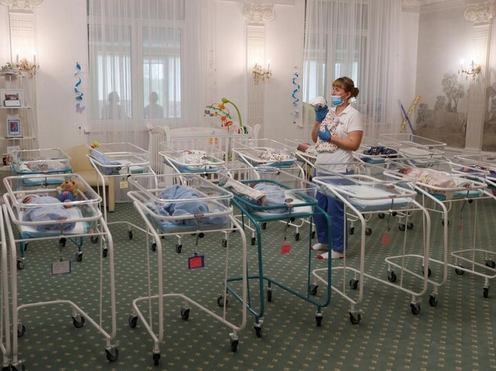 Ukrainian surrogate babies bound for U.S., Europe stranded by virus lockdown করোনা লকডাউনের জের: কিয়েভের হোটেলে আটকে সারোগেসি পদ্ধতিতে জন্ম নেওয়া ৫১ শিশু