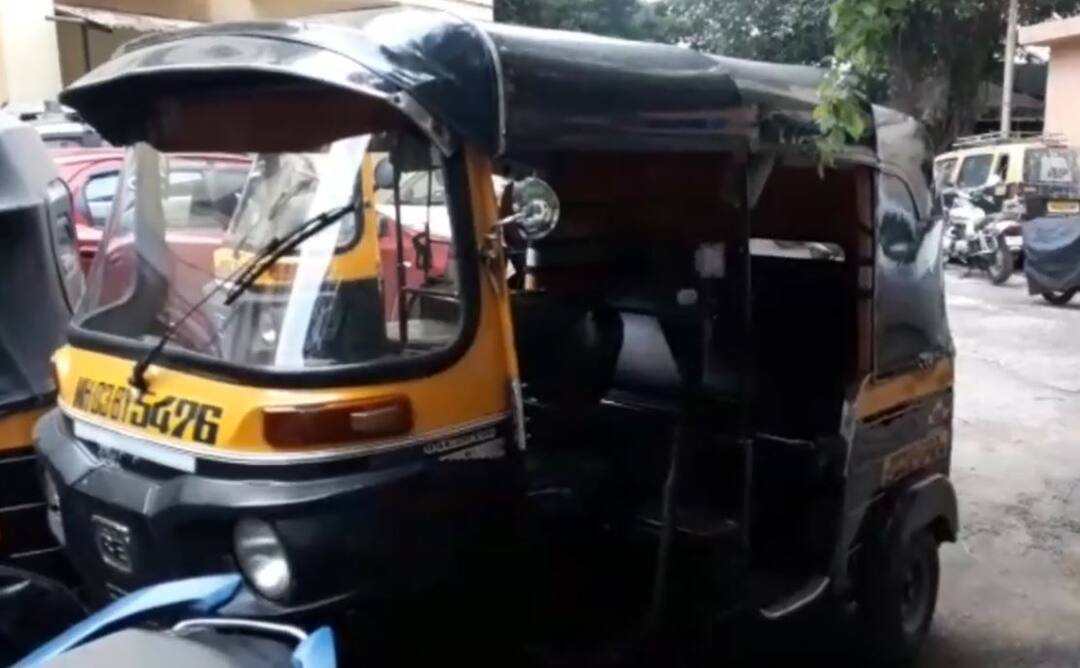 Auto driver uses money saved for wedding to feed migrants লকডাউনে বিয়ে স্থগিত, বাঁচিয়ে রাখা ২ লক্ষ টাকা দিয়ে রোজ পরিযাযী শ্রমিকদের খাওয়াচ্ছেন পুণের অটোচালক