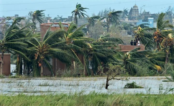 সুপার সাইক্লোন (১৯৯৯)। ২৬০ কিলোমিটার প্রতি ঘণ্টা, এই ঘূর্ণিঝড়ের স্থায়িত্ব ছিল ১ মিনিট। এই ঘূর্ণিঝড়ে মৃত্যু হয়েছিল ১৫ হাজার মানুষের।