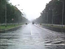 সাইক্লোন উমপুন: কলকাতার সব ফ্লাইওভার বন্ধের নির্দেশ, আর কোথায় কী ব্যবস্থা দেখুন...