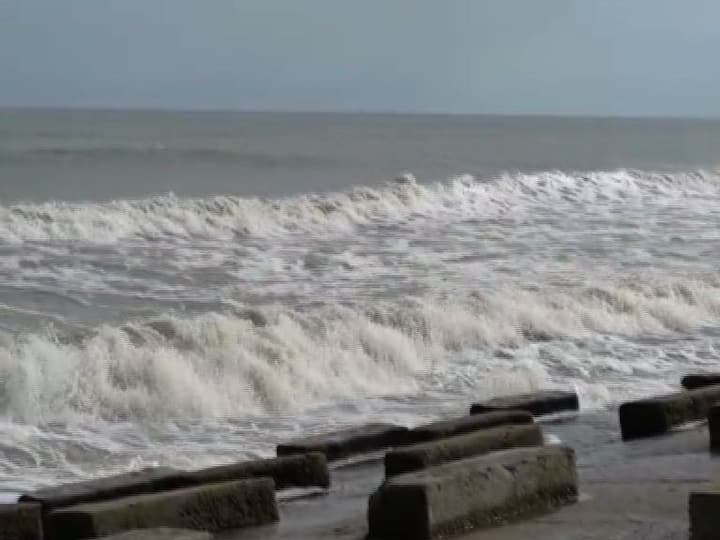আয়লা বা বুলবুলের থেকে অনেক বেশি শক্তিশালী ঘূর্ণিঝড় উমপুন। ঘূর্ণিঝড়ের সবথেকে বেশি প্রভাব পড়বে উত্তর ও দক্ষিণ ২৪ পরগনা এবং পূর্ব মেদিনীপুরে। 