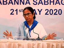 ক্ষয়ক্ষতি সামলাতে হাজার কোটির তহবিল, প্রধানমন্ত্রীকে দুর্গত অঞ্চল পরিদর্শনে যেতে বলব, জানালেন মুখ্যমন্ত্রী