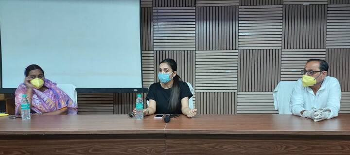 পরে একটি প্রশাসনিক বৈঠকে যোগ দেন মিমি। কীভাবে পরিস্থিতি সামলানো হবে, তা নিয়ে আলোচনা করেন।