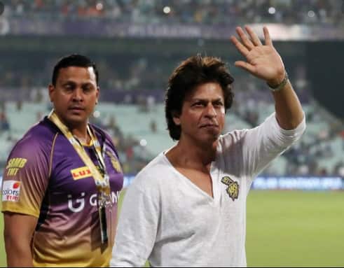 Shah Rukh Khan tweets standing beside Amphan affected WB উমপুন-বিধ্বস্ত বাংলার কথা ভাবলেই শূন্যতা গ্রাস করছে, ওখানকার প্রত্যেকে আমার পরিবারের মতো, ট্যুইট বিষণ্ণ শাহরুখের