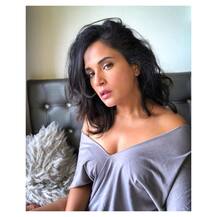 পিছিয়ে গেছে বিয়ে! লকডাউনে বাড়িতে বসে কী করছেন রিচা চড্ডা?