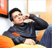 'আমায় মদের ঠেকে পৌঁছে দেবেন'? সোনু সুদকে বললেন এক অনুরাগী, পেলেন বুদ্ধিদীপ্ত জবাব