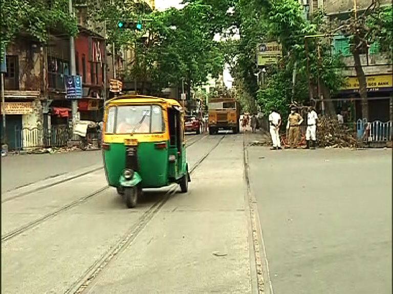 During Corona Situation Auto Running On Kolkata Street কলকাতায় ২ জন যাত্রী নিয়ে চলছে অটো, কোথায় বাড়ল ভাড়া, কোথায় বাড়ল না?
