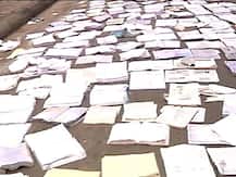 ছবি: উমপুন তাণ্ডবে তছনছ, নতুন চ্যালেঞ্জ নিয়ে খুলল কলেজ স্ট্রিট বইপাড়া