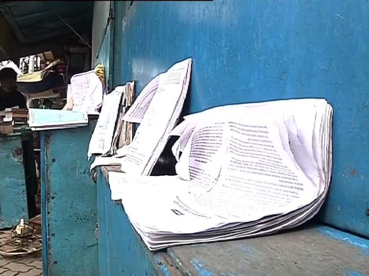 লকডাউনের জেরে দু'মাস ধরে বন্ধ কলেজ স্ট্রিটের সমস্ত বইয়ের দোকান। এর মধ্যে উমপুনের দাপটে চরম ক্ষতির মুখে ব‍্যবসায়ীরা।
