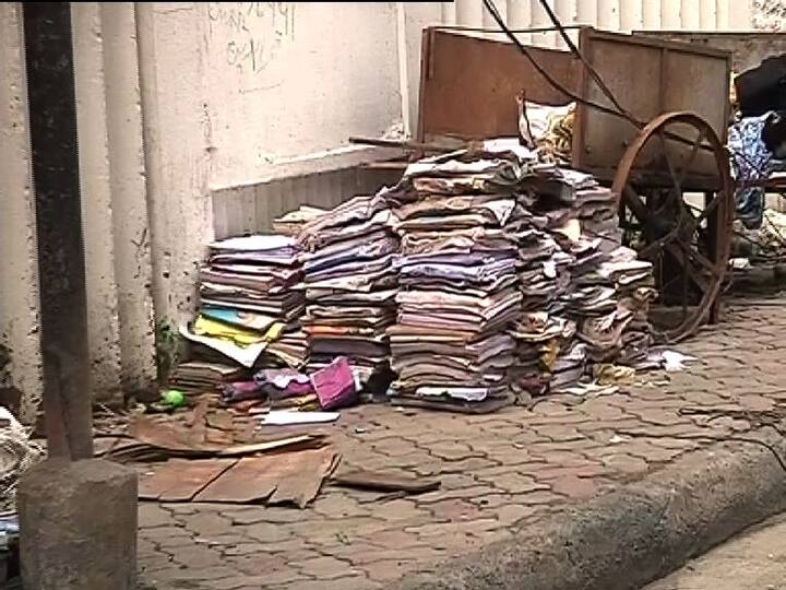 অধিকাংশ দোকানে জল ঢুকে গিয়েছে। ভিজে গিয়ে নষ্ট হয়েছে কয়েক লক্ষ টাকার বই।