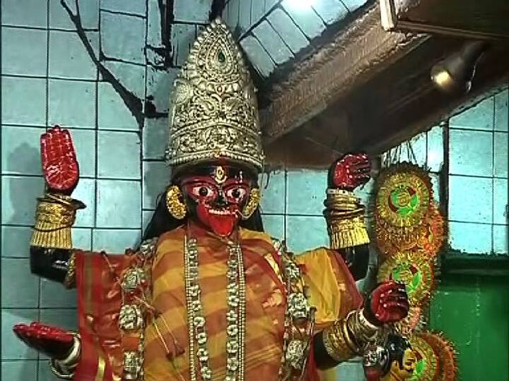 দেখুন, ফিরিঙ্গি কালীবাড়িতে মায়ের মূর্তি।