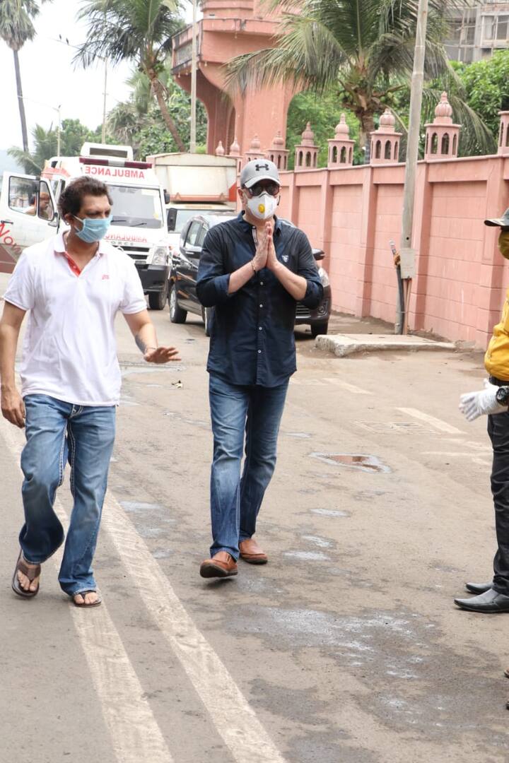 শেষকৃত্যে উপস্থিত ছিলেন সাজিদ ওয়াজিদের বন্ধু আদিত্য পাঞ্চোলিও।
