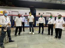 বরের সঙ্গে থাকতে পারছি না, অভিযোগ মহিলার, সমাধান বাতলালেন সোনু সুদ