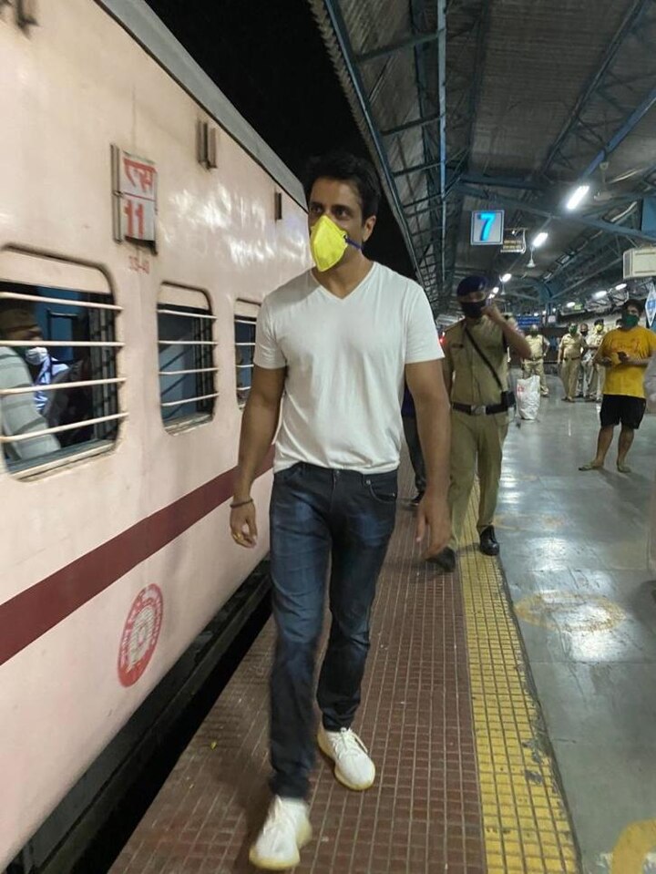 After Airlifting 177 Girls From Kerala, Sonu Sood Sends 1000 Migrants To Bihar & UP Via Trains বিহার-উত্তর প্রদেশের ১০০০ শ্রমিককে ট্রেনে বাড়ি পাঠালেন সোনু