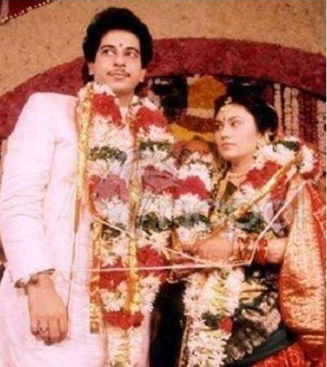 প্রাথমিক আলাপটা ওখানেই হয় কিন্তু তখন প্রেম হয়নি। দীপিকা সেই সময় উঠতি অভিনেত্রী ও মডেল। দীপিকা তাঁর ইনস্টাগ্রাম হ্যান্ডলে। সঙ্গে পোস্ট করছেন তাঁর বিয়ের ছবি। 