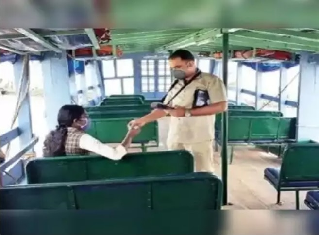 Amid lockdown, Kerala govt boat ferries lone passenger, a girl, to enable her to take exam লকডাউনে পরীক্ষা দিতে যাবে, একটি মাত্র ছাত্রীর জন্য় ৪০০০ টাকায় নৌকো ভাড়া কেরল সরকারের