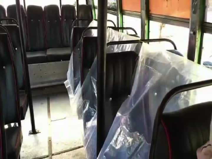 যত আসন, তত যাত্রী। এই ফর্মুলাতেই যাত্রী নিয়ে চলছে বাস।