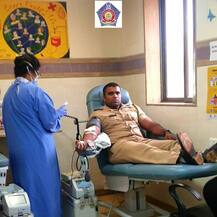 ‘নিসর্গ’-য় ফেঁসে গিয়ে আসতে পারেনি বাড়ির লোকজন, নাবালিকার ওপেন হার্ট সার্জারির জন্য রক্ত দিলেন পুলিশকর্মী