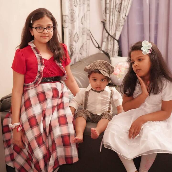  ব্যাবসায়ীক ইন্দ্রকুমার কে বিয়ে করেন তিনি। তাঁর ৩ সন্তানও রয়েছে।