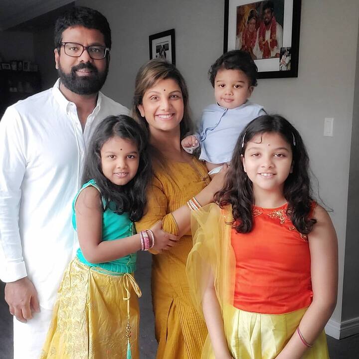 বর্তমানে বিদেশে সংসাক করছেন তিনি