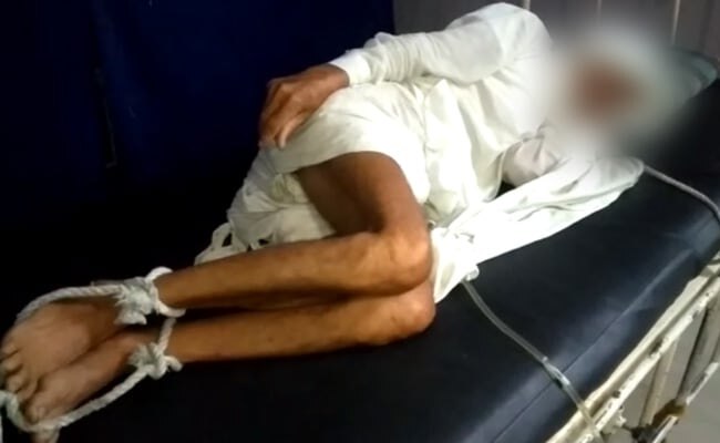 Elderly Man Tied To Madhya Pradesh Hospital Bed Allegedly Over Non-Payment Of Bills মধ্যপ্রদেশে হাসপাতালের বিল না মেটানোয় বৃদ্ধের হাত-পা বেঁধে রাখার অভিযোগ! কড়া পদক্ষেপের আশ্বাস শিবরাজের
