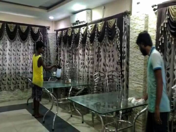 হোটেলগুলিকে জীবাণুমুক্ত করা হয়েছে। পর্যটকদের জন্যও সতর্কতা জারি হয়েছে। হোটেলে ঢোকার আগে হবে থার্মাল স্ক্রিনিং। শরীরের তাপমাত্রা বেশি হলে পাঠানো হবে স্থানীয় স্বাস্থ্যকেন্দ্রে।