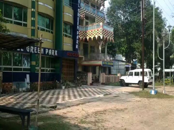 পর্যটন কেন্দ্র খুলে যাওয়ায় খুশি স্থানীয় দোকানদার ও হোটেলের মালিক-কর্মচারীরা। 