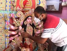 পুজো হবে, করোনা আবহেই কুমোরটুলি থেকে বিদেশে পাড়ি দিল দুর্গাপ্রতিমা
