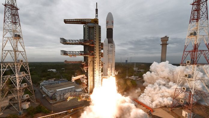 First unmanned test flight Project of India's Gaganyaan mission may face delay due to COVID-19 lockdown লকডাউনে ক্ষতি কাজের, পিছোতে পারে গগনযান মিশনের প্রথম টেস্ট ফ্লাইট, হাল ছাড়তে নারাজ ইসরো