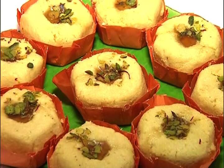 শতাব্দী প্রাচীন এই ব্যবসায়িক প্রতিষ্ঠান করোনার বাজারে যে সন্দেশ তৈরি করেছে, তাতে এক ফোঁটাও চিনি নেই। আছে ‘হিমালয়ান হানি’। 