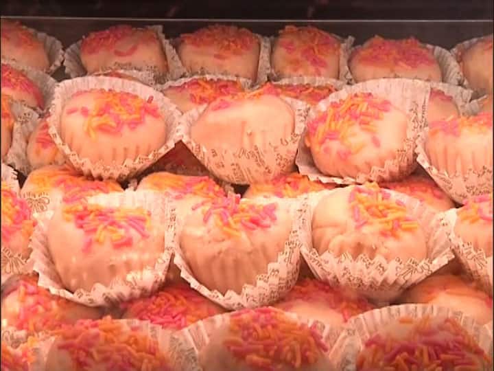 বলরাম মল্লিক ও রাধারমণ মল্লিকের কর্ণধারের কথায়, “ভারতের খাদ্যাভ্যাসের কারণেই দেশের মানুষের শরীরে রোগ প্রতিরোধ ক্ষমতা বেশি। বার্গার খাওয়া দেশের থেকে এই দেশের মানুষ বেশি শক্তসমর্থ এবং রোগ প্রতিরোধেও সক্ষম। করোনার সঙ্গে লড়তে তাই প্রাচীন পন্থা ব্যবহার করে সন্দেশ তৈরি করা হয়েছে।” 