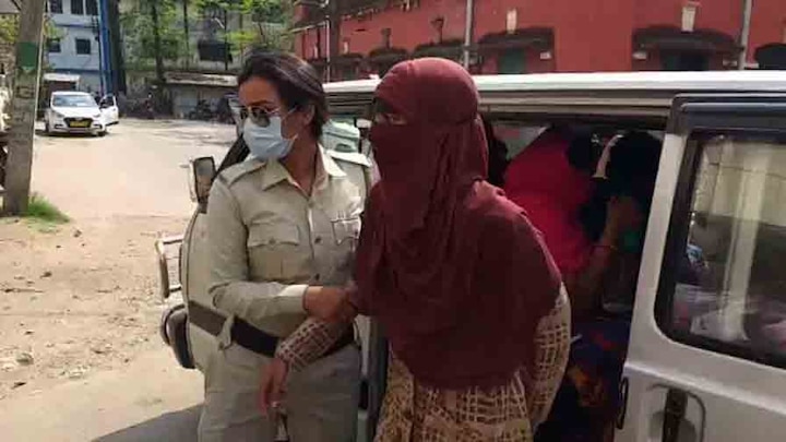 Bengal woman Tania Parvin held for LeT links sent to 10-days NIA custody লস্কর লিঙ্কম্যান? আইএসআই চর? বাদুড়িয়া থেকে ধৃত যুবতীর ১০ দিনের এনআইএ হেফাজত
