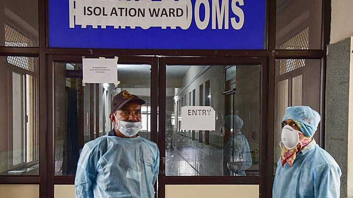 Doubling time of coronavirus cases in India improves to 17.4 days: Union Health Ministry দেশে আক্রান্তদের সংখ্যা দ্বিগুণ হচ্ছে ১৭.৪ দিনে, পরিস্থিতির উন্নতি হচ্ছে, দাবি কেন্দ্রের