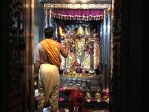 দক্ষিণেশ্বরে মা ভবতারিণীর দ্বার খুলতেই লাইন, ফুল ছাড়াই পুজো, পাবেন না চরণামৃতও, দেখুন আজকের ছবি