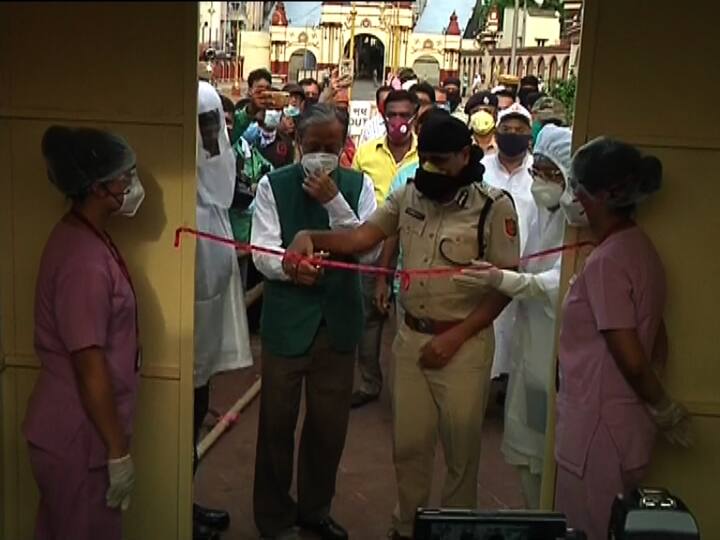 মন্দিরে মাস্ক পরা বাধ্যতামূলক।  মানতে হবে সামাজিক দূরত্ব।