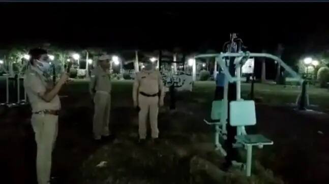 Jhansi parks ghost exercise video goes viral, cops say miscreants will be in a haunted lockup soon ঝাঁসির পার্কে ‘ভূতে’র উপদ্রব, ভাইরাল ভিডিও