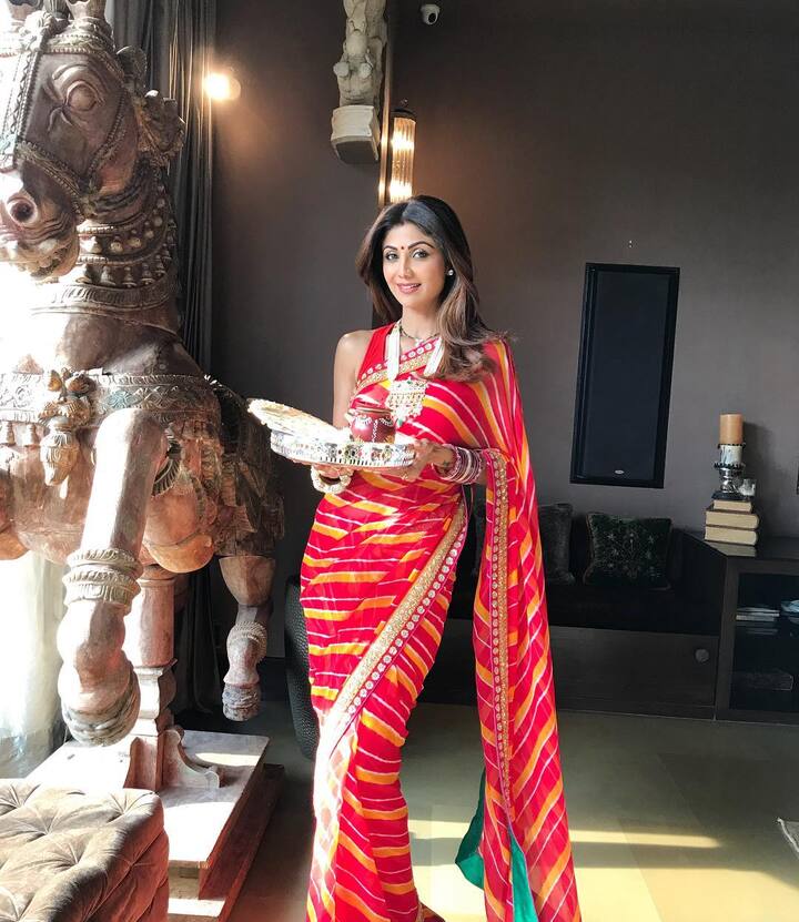 জুহুতে বিলাসবহুল বাংলো, বাগান। রাজ কুন্দ্রার সঙ্গে সুখী গৃহকোণের ছবি সোশ্যাল মিডিয়ায় শেয়ার করলেন শিল্পা। কি রয়েছে তাঁর বাংলোর আনাচে কানাচে? কেমন করেই বা সময় কাটান পরিবার। দেখে নিন ছবিতে।